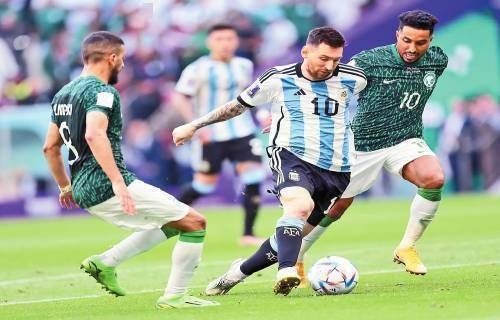 篮球篮网双核合砍70分，强势带队赢球